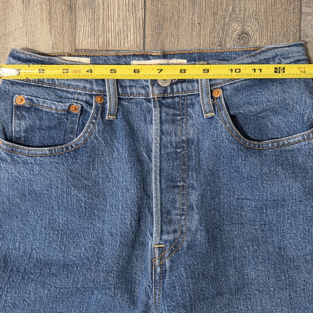 Levi's Women's Straight High-rise Jeans Size 27 - Picture 4 of 7